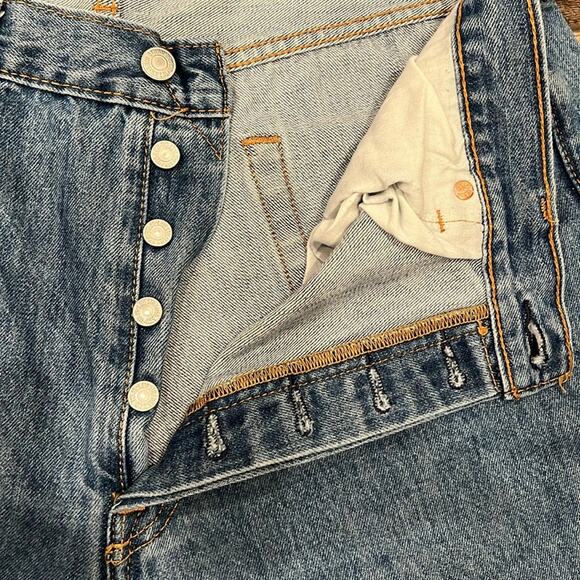 Levi's Men's 501 Original Fit Jean Medium Stonewash Size 38x34 - Picture 4 of 9